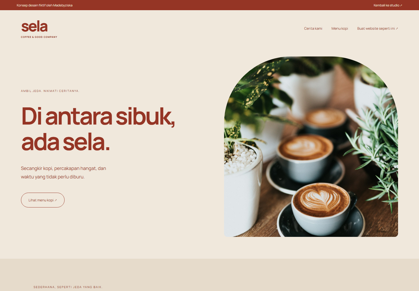 Konsep website Sela Coffee dengan foto kopi dan tipografi merah